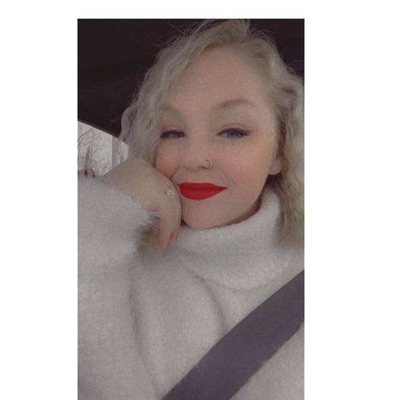 Profile Picture of Brittany Merling (@brittanymerling) on Poshmark