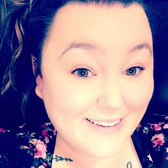 Profile Picture of Kourtney Crumm (@koko1990) on Poshmark