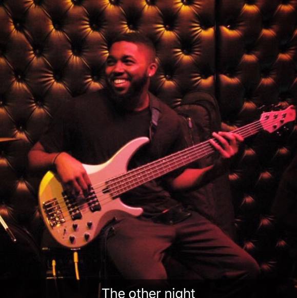 Profile Picture of Jonathan Nunes (@jneu67639) on Poshmark