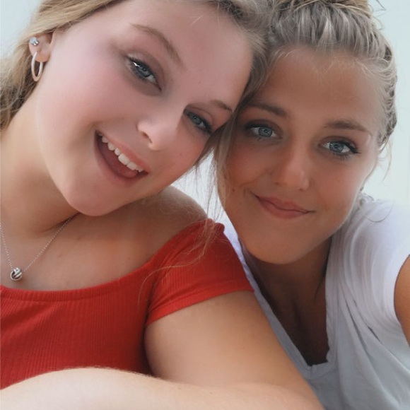 Paige Humphrey - Poshmark Profile Picture of Paige Humphrey (@paigehumphrey13) on Poshmark