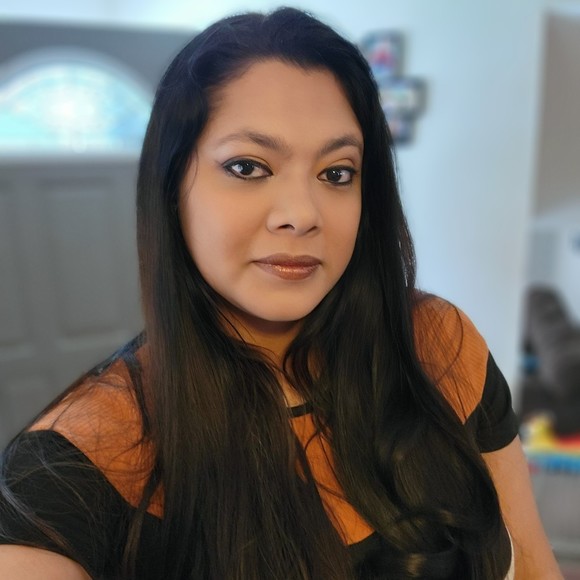 Profile Picture of Anna Fritzler (@annafritzler) on Poshmark