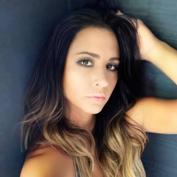 Profile Picture of Alissa Betzner (@abetzner) on Poshmark