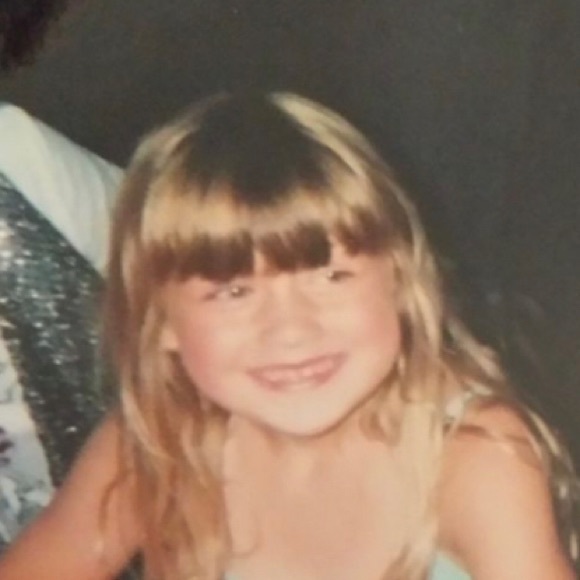 Profile Picture of Haley Perrin (@haleyperrin365) on Poshmark