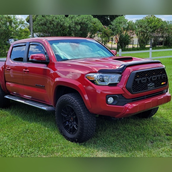 Profile Picture of Jonathan Khalili (@jckferrari) on Poshmark