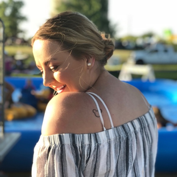 Profile Picture of Mavel Buczko (@msamb1998) on Poshmark