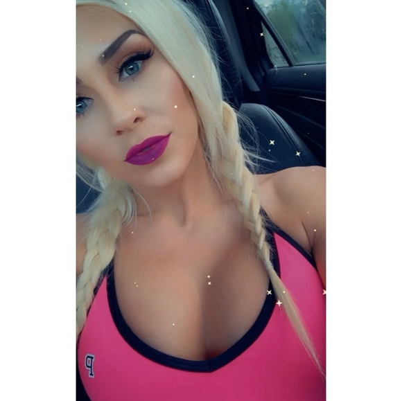 Profile Picture of Lindsey Claycomb (@l_claycomb) on Poshmark