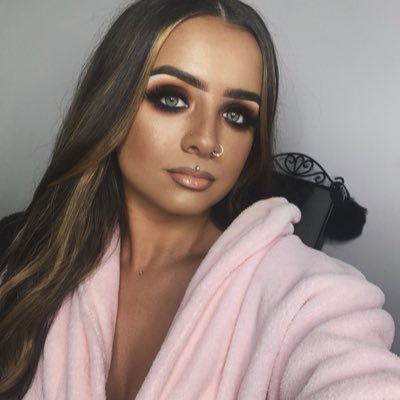 Profile Picture of Aoife Róis Hughes (@_aoifehughes) on Twitter