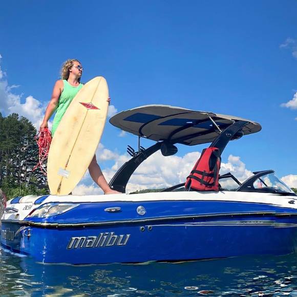 Profile Picture of Alex Middleton (@alexmiddleton22) on Poshmark