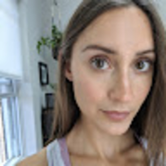 Profile Picture of Breanna Carozza (@breannacarozza) on Poshmark