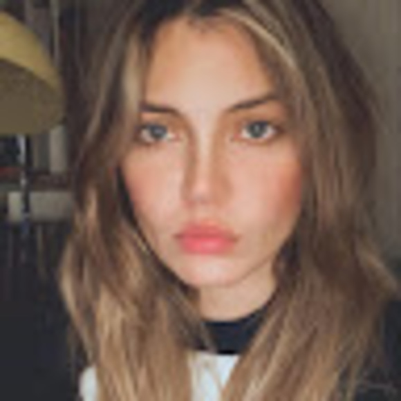 Profile Picture of Brianna Swales (@brianna_swales) on Poshmark