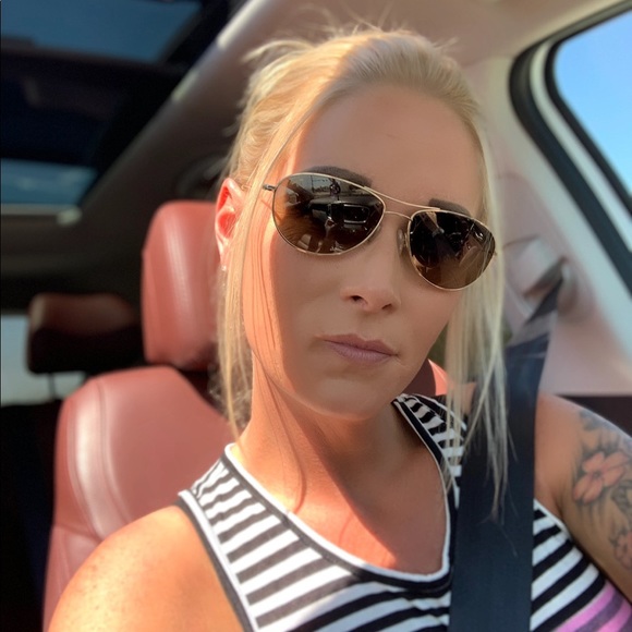 Profile Picture of Connie Taylor (@conniet84) on Poshmark