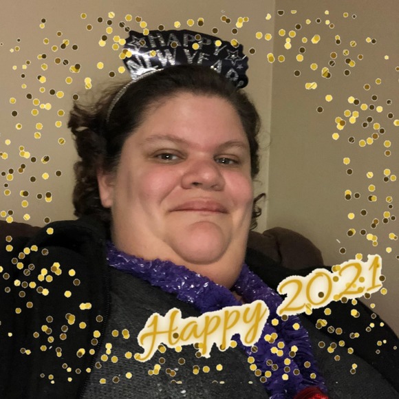 Profile Picture of Cassandra Dow (@cassandradow) on Poshmark