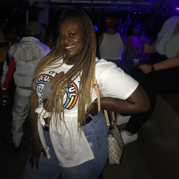 Profile Picture of Dominique Gillard (@domgill87) on Poshmark