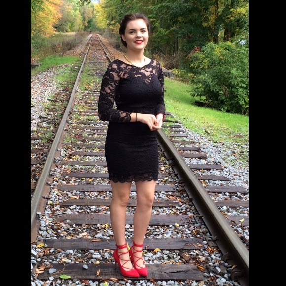 Profile Picture of Celine Cimarello (@fatcatpete) on Poshmark