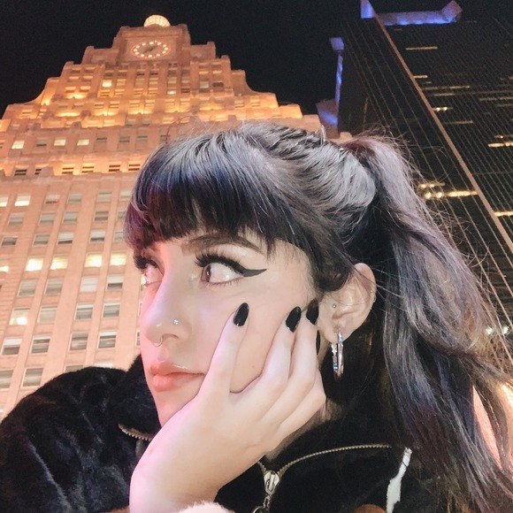 Profile Picture of Kali Krummenauer (@kalikrummenauer) on Poshmark