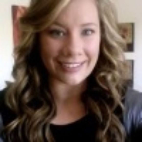 Profile Picture of Vanessa Craig (@jewelryvi) on Poshmark