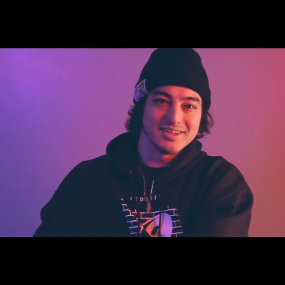 Profile Picture of Cj Cabela (@cjcabela) on Poshmark