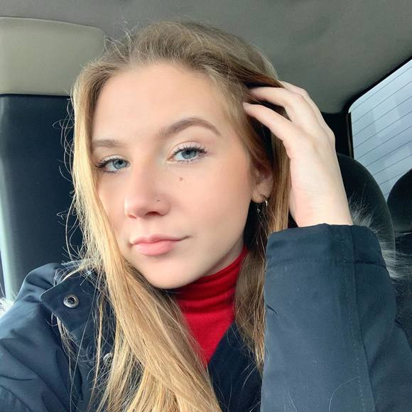 Profile Picture of Faith Schultz (@faithschultz764) on Poshmark