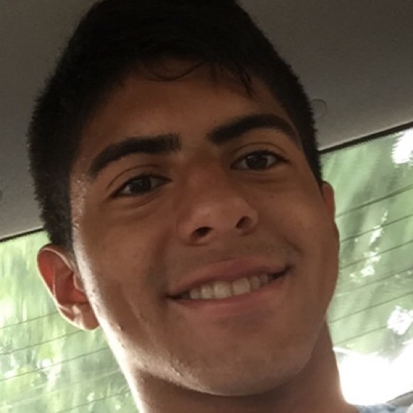 Profile Picture of Axel Flores (@axelfloress) on Poshmark