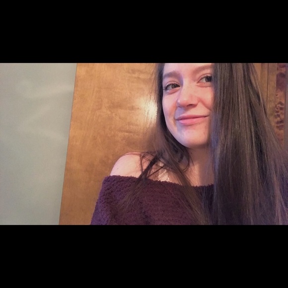 Profile Picture of Cheyenne Yates (@cheyennexxx) on Poshmark