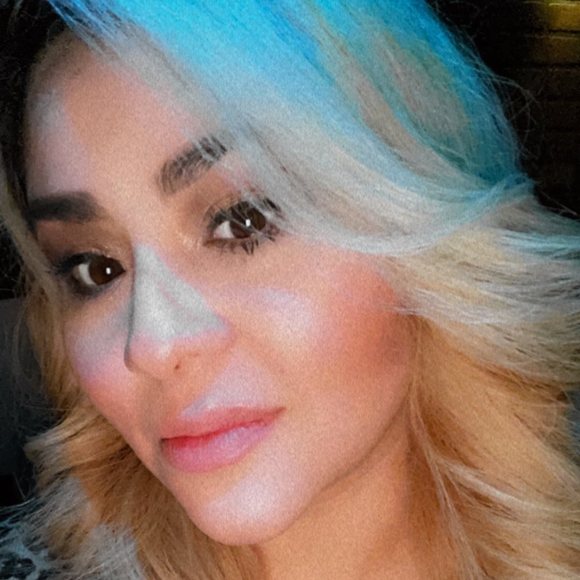 Profile Picture of Miriam Riefkohl (@miriamriefkohl) on Poshmark