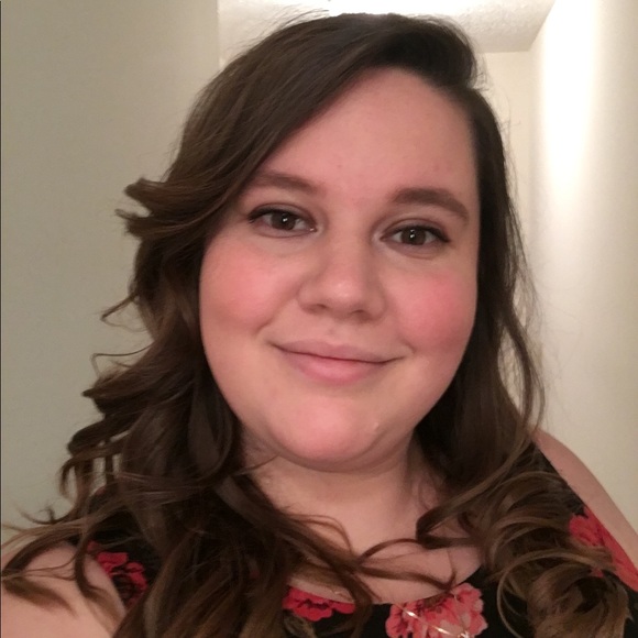 Profile Picture of Christina Bachschmidt (@chr26209) on Poshmark