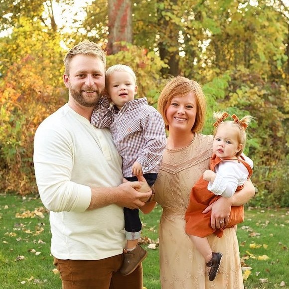 Profile Picture of Karly Aukeman (@karlzs) on Poshmark