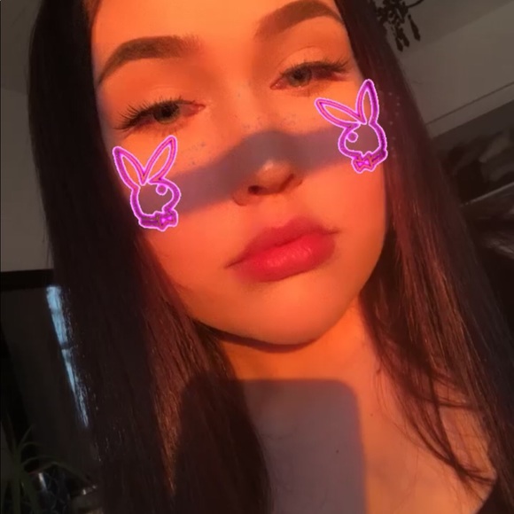 Profile Picture of Georgie Glaze (@georgieglaze) on Poshmark