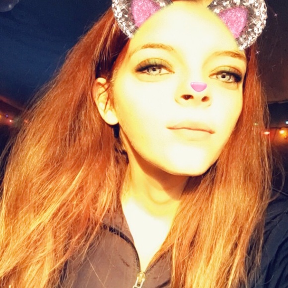 Profile Picture of Lori Recore (@lrecore98) on Poshmark