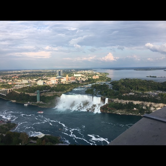 Profile Picture of Alexandra Rebollo (@aleexe210) on Poshmark