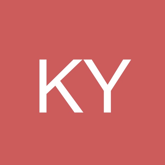 Profile Picture of Kristi Younggren (@kristiyounggren) on Poshmark