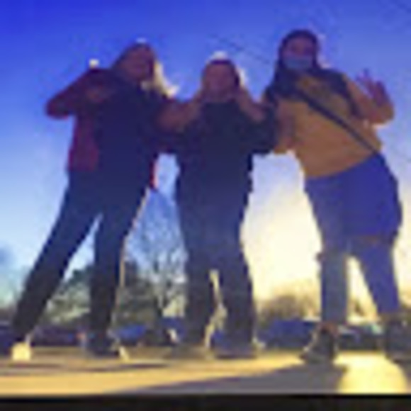 Profile Picture of Leaha Diamond (@leaha_diamond) on Poshmark