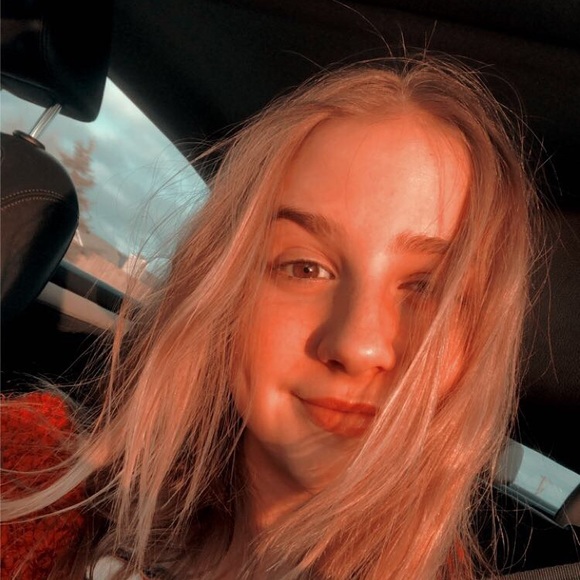 Profile Picture of Maci Tchinski (@macitchinski) on Poshmark