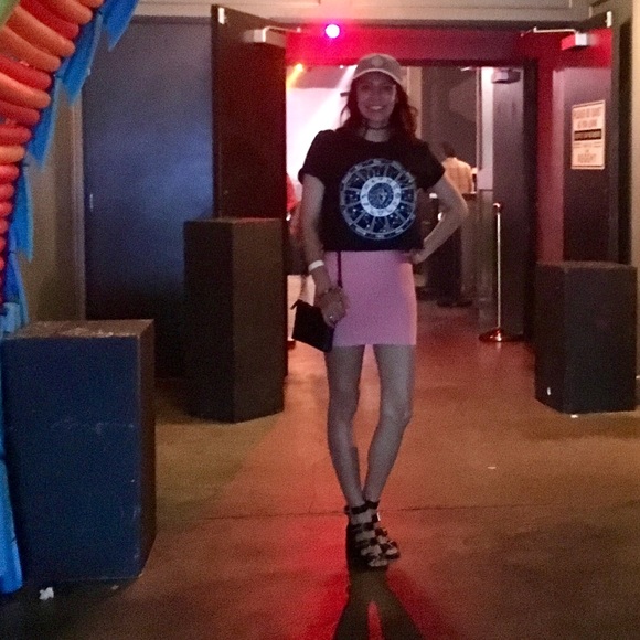 Profile Picture of Cassandra Castelar (@takeitfromcass) on Poshmark