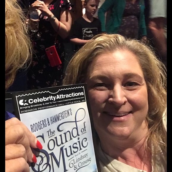 Profile Picture of Allison Scroggins (@allisonscrog764) on Poshmark