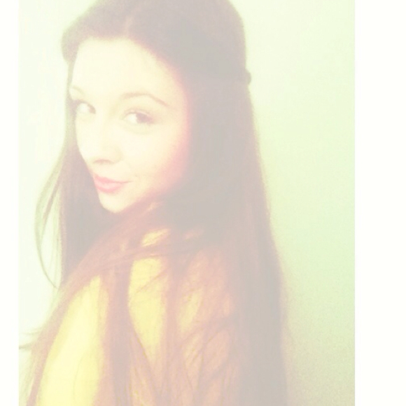 Nikki Madril - Poshmark Profile Picture of Nikki Madril (@nikkimadril) on Poshmark