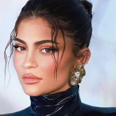 Profile Picture of 𝐊𝐲𝐥𝐢𝐞 𝐉𝐞𝐧𝐧𝐞𝐫 (@queenxkylieJ_) on Twitter