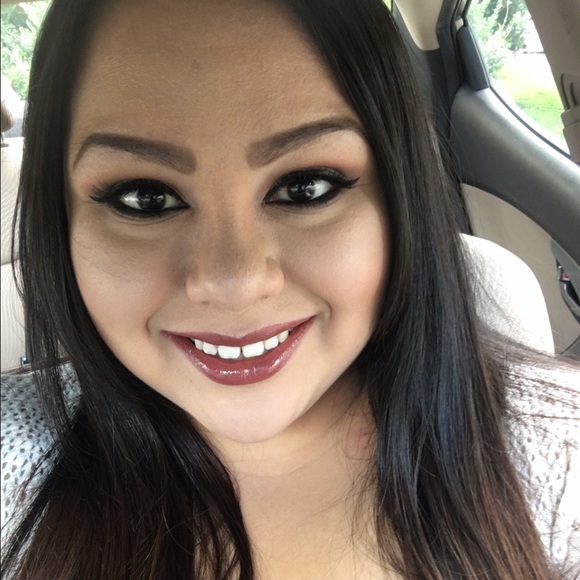 Profile Picture of Hernandez Lisa (@lhernandez579) on Poshmark