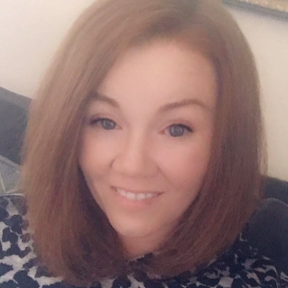 Profile Picture of Stephenie Page (@stepheniepage) on Poshmark