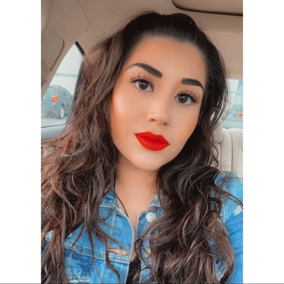 Profile Picture of Kiyomi Blanset (@knblanset27) on Poshmark