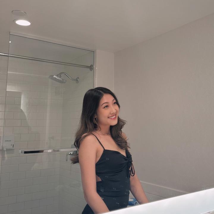 Profile Picture of Vivian Lee (@@vivianrklee) on Tiktok