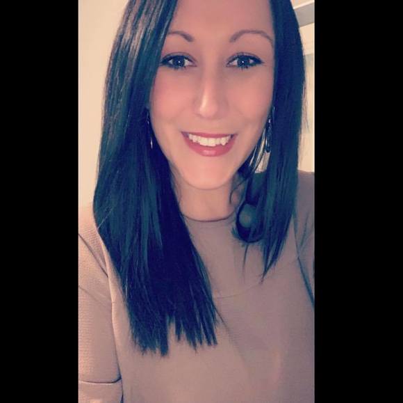 Profile Picture of Leanna Craig (@leanna_craig) on Poshmark