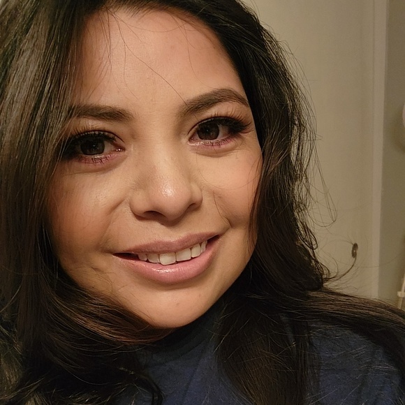 Profile Picture of Lizeth Sanchez (@lizethsanche127) on Poshmark