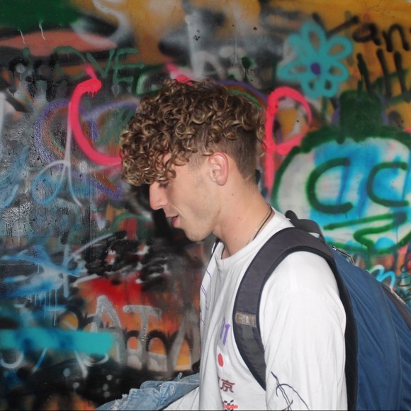 Profile Picture of Alec Wawrzyniak (@alec_wawrzyniak) on Poshmark