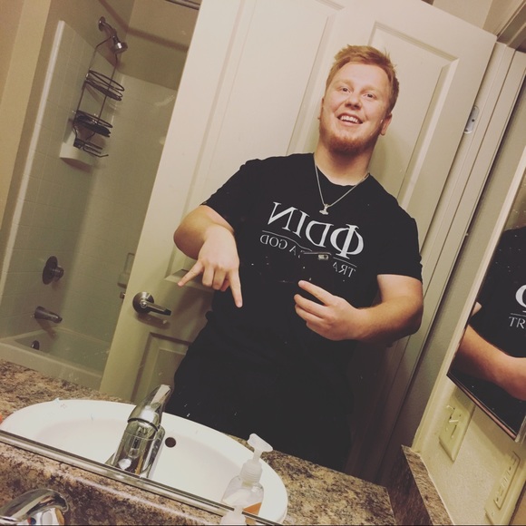 Profile Picture of Nick Farman (@redhawkx55) on Poshmark