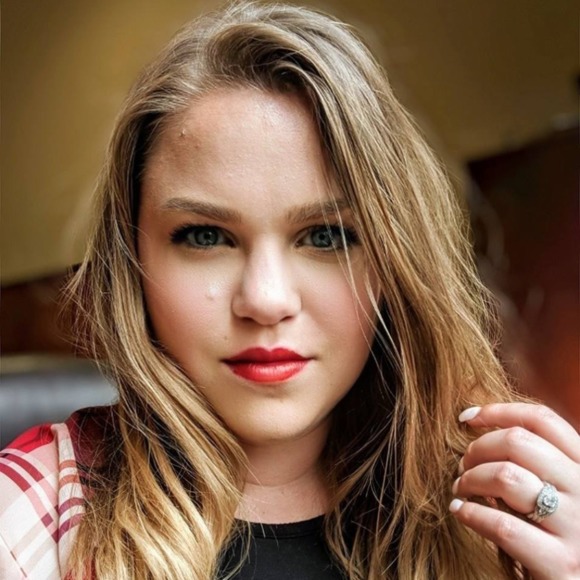 Profile Picture of Ruth Zachary (@fashionedbyruth) on Poshmark