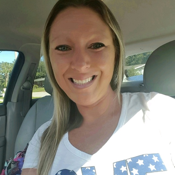 Profile Picture of Jennifer Roggenkamp (@jennr00) on Poshmark