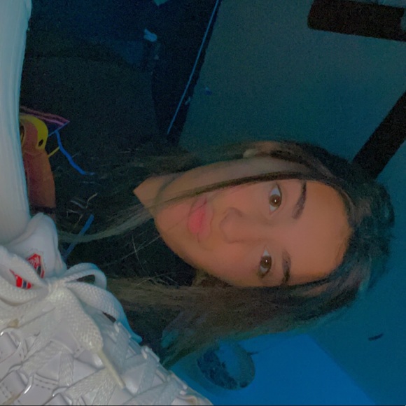 Profile Picture of Mackenzie Dugan (@mackenzie_dugan) on Poshmark