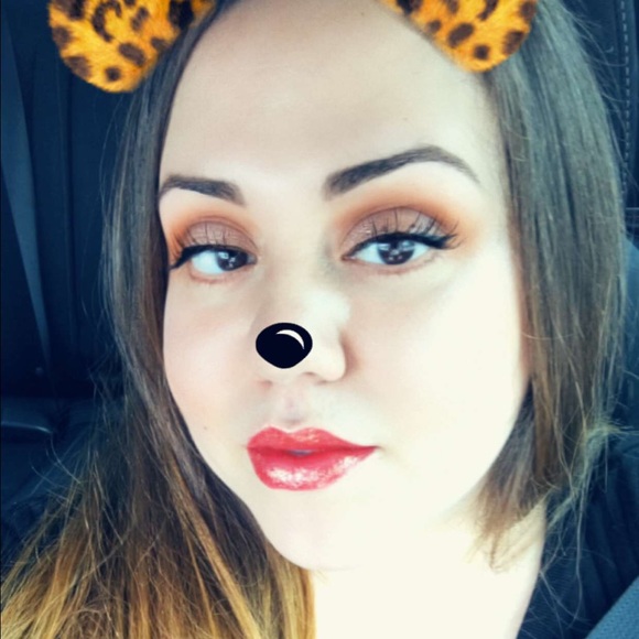 Profile Picture of Melisa Hanfling (@melinjake) on Poshmark