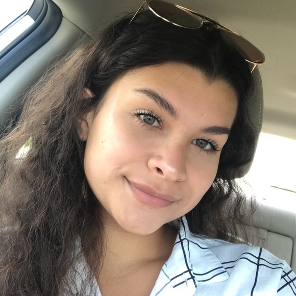 Profile Picture of Tiffany Vasilikos (@tiffyvasilikos) on Poshmark